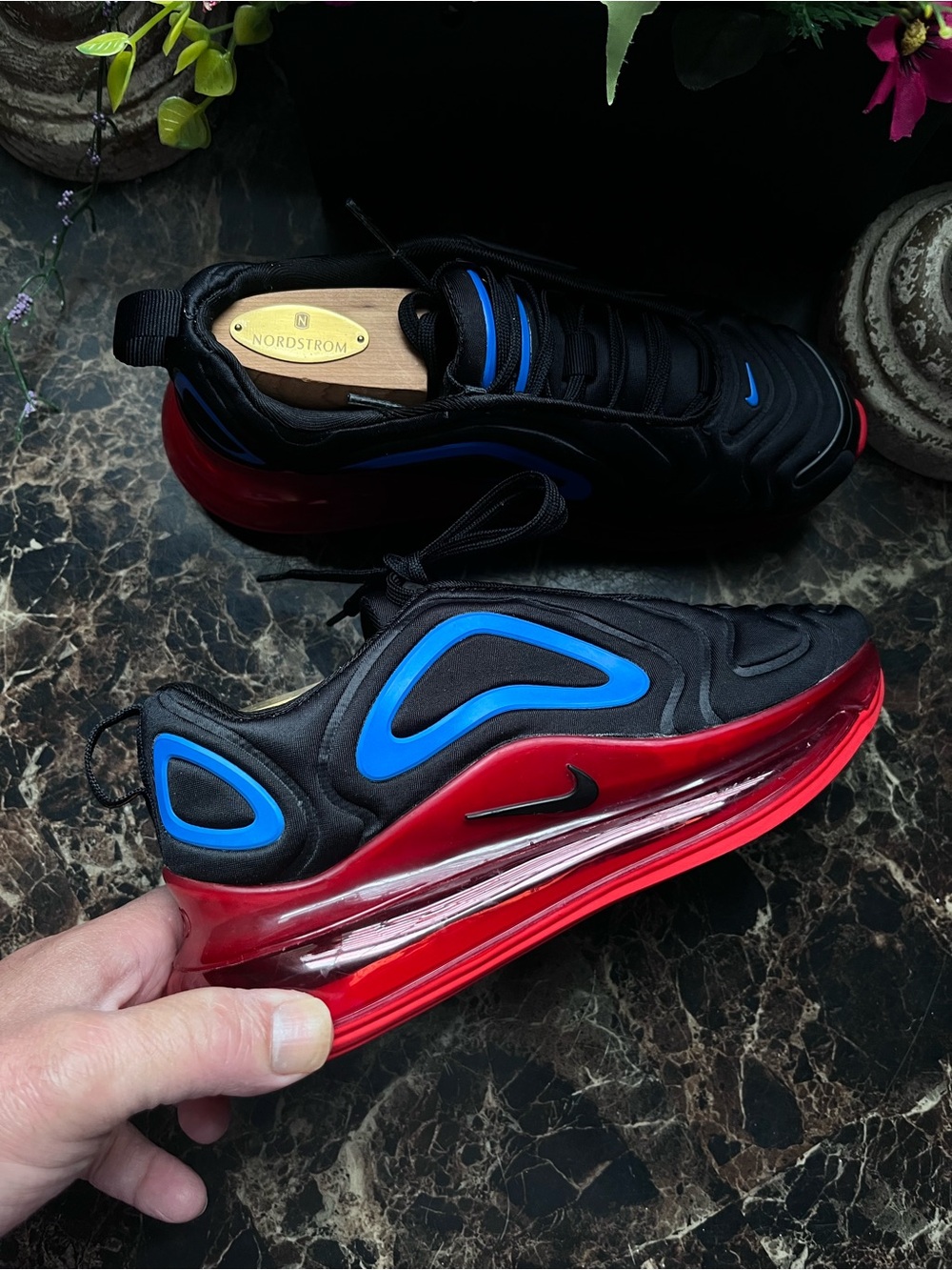 Nike AirMax 720
Streetwear/Lifestyle
Athletic Shoes
Size 4 Youth/5.5 Women - Picture 10 of 16